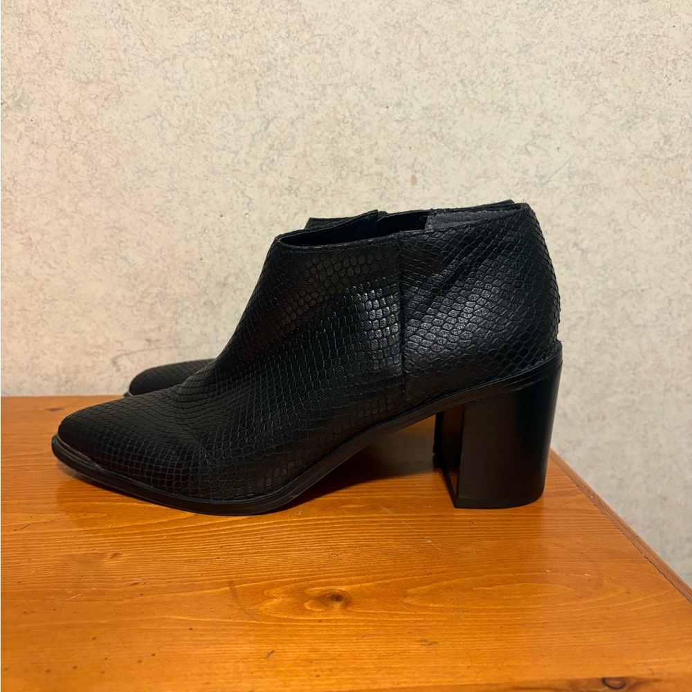 Franco Sarto Brooks Black Leather Bootie Ankle Boot Textured Women’s Size 8.5
